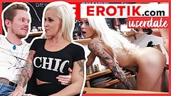 MILF Sophie Logan FUCKS her loyal FAN! — sophie.erotik.com