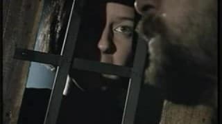 Une religieuse suce le curé