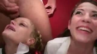 Deux teens pour un bukkake