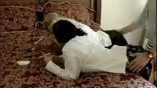 Installées sur le lit elle se font baiser