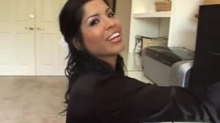 Le cul imposant d’une soubrette