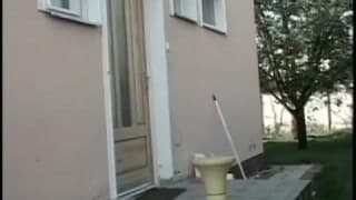 Une brune bien poilue pour deux bisexuels