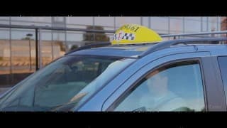 Une jeune rouquine en solo!