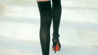 Melanie une petite coquine fait un show en extérieur