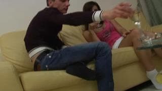 Un jeune couple qui baise après l’apéro !