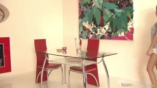 Angelina a son goAngelina a son gode avec elle et elle adore l’utiliser !de avec elle et elle adore l’utiliser !