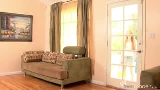 Jayme Langford et Isabelle Sky testent des jouets