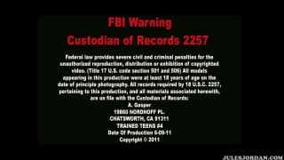 Lily Carter se fait démonter l’anus