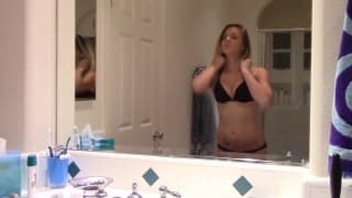 Danielle se touche pour nous