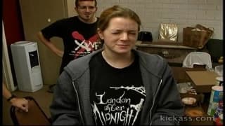 elel se fait baiser en groupe dans une cellule