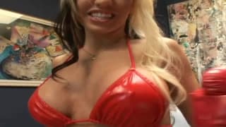 Elle adore se faire enculer par une grosse bite