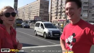 Kira une meuf bandante baisée en extérieur