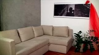 Une jeune bien souple dans un porno !