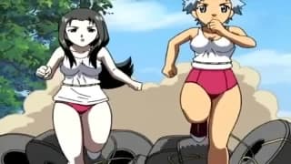 Jeunes femmes sont attachées et baisées