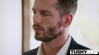 BBC pour déchirer le cul de cette salope blonde