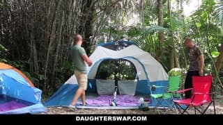 Ils s’échange leur fille pour une baise