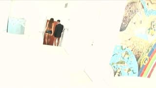 Belle brune sexy se fait plaisir a la piscine