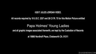 Cet homme s’offre deux belles femmes