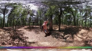 Francys Belle baise à la plage et dans la forêt