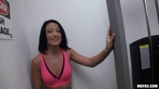 Kelly Diamond baise en levrette après son sport