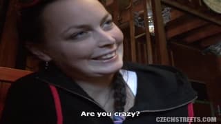 Tellement exité de faire 20 000€ qu’elle pisse.