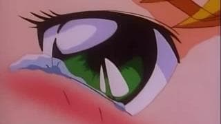 Un géant s’occupe de deux filles avec sa bite.