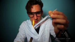 Une rousse obéissante avec des gros nibards