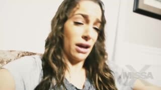 Une jeune femme possédée par un esprit baiseur